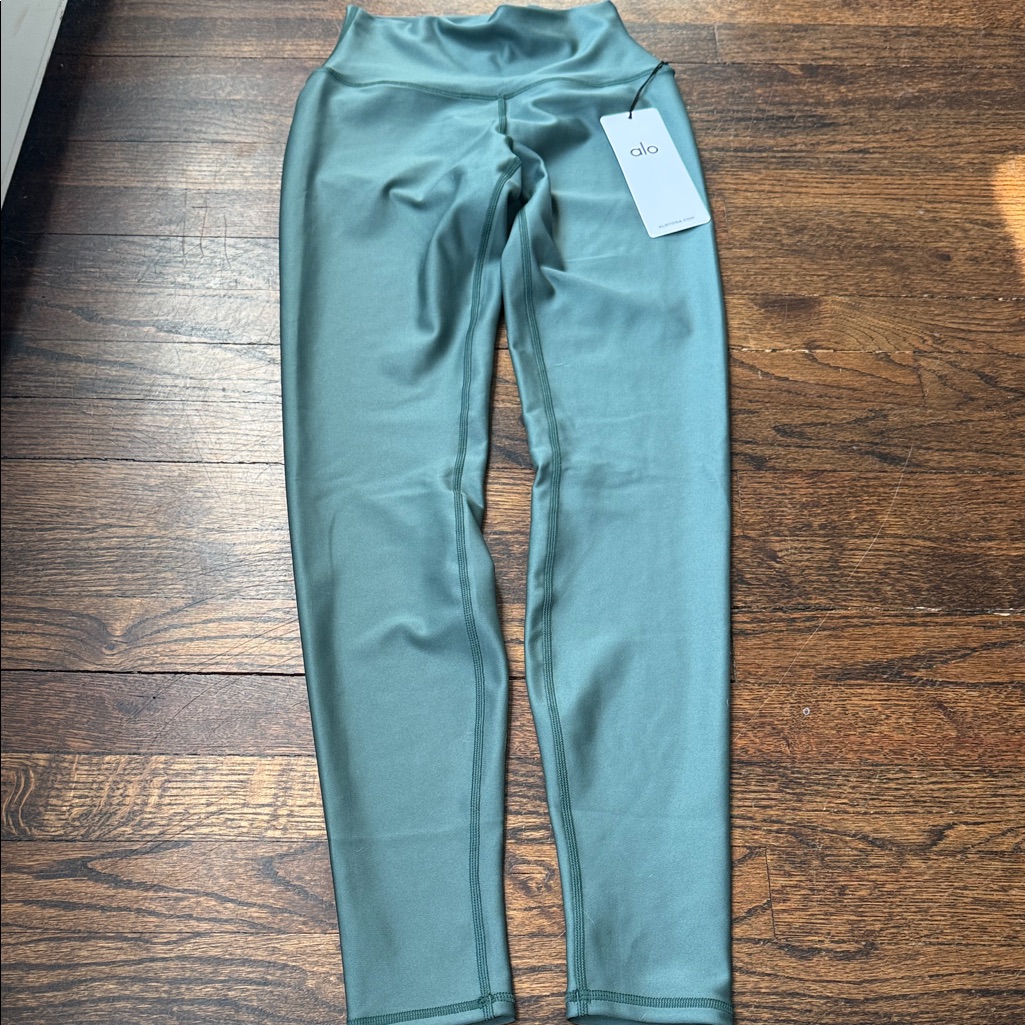 Nwt Alo Yoga High Waist Airlift Leggings Size Xs Color Is Clover Green